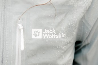 Regenjack wassen: zo was je je waterdichte kleding op de juiste manier